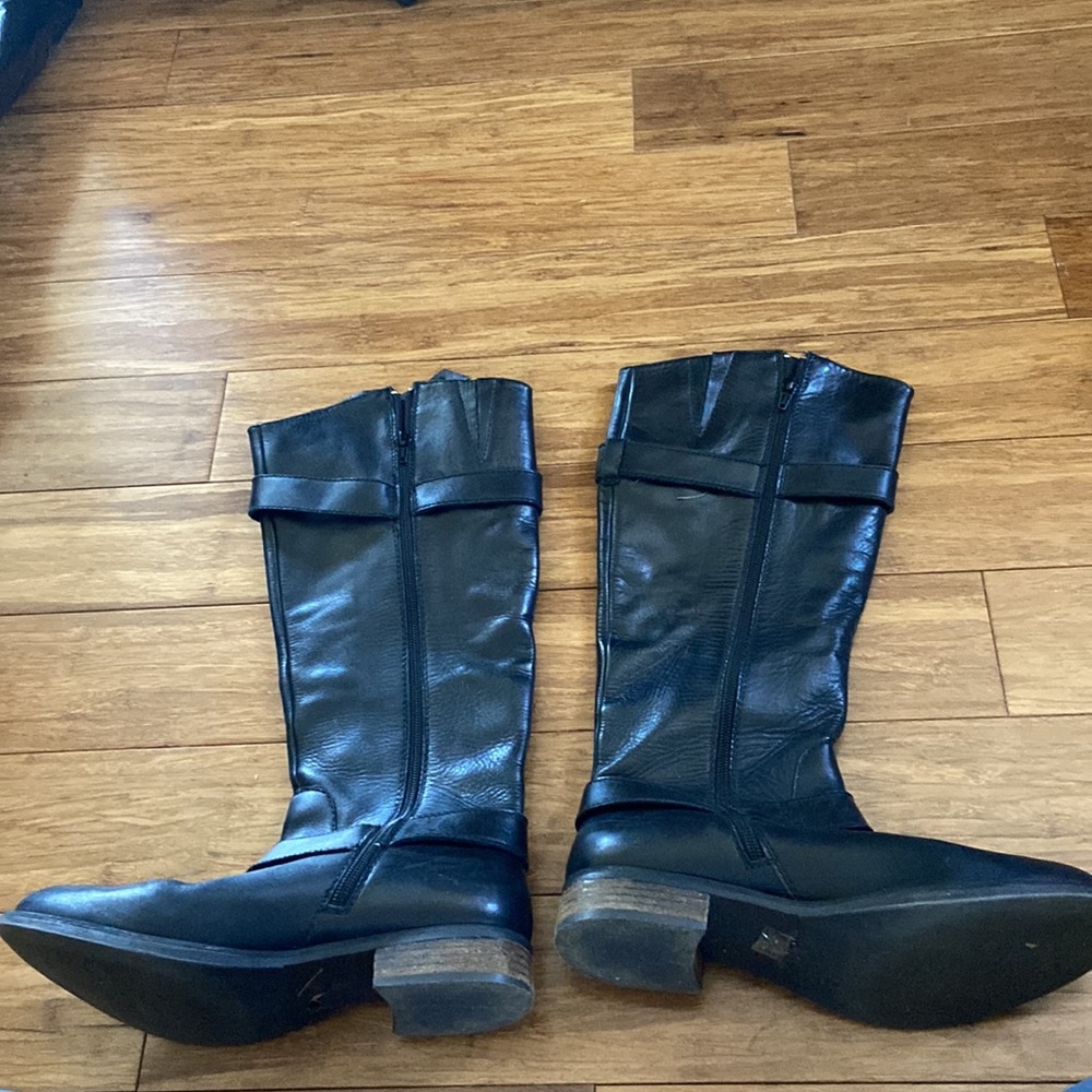 Basic Black Boots - image 2